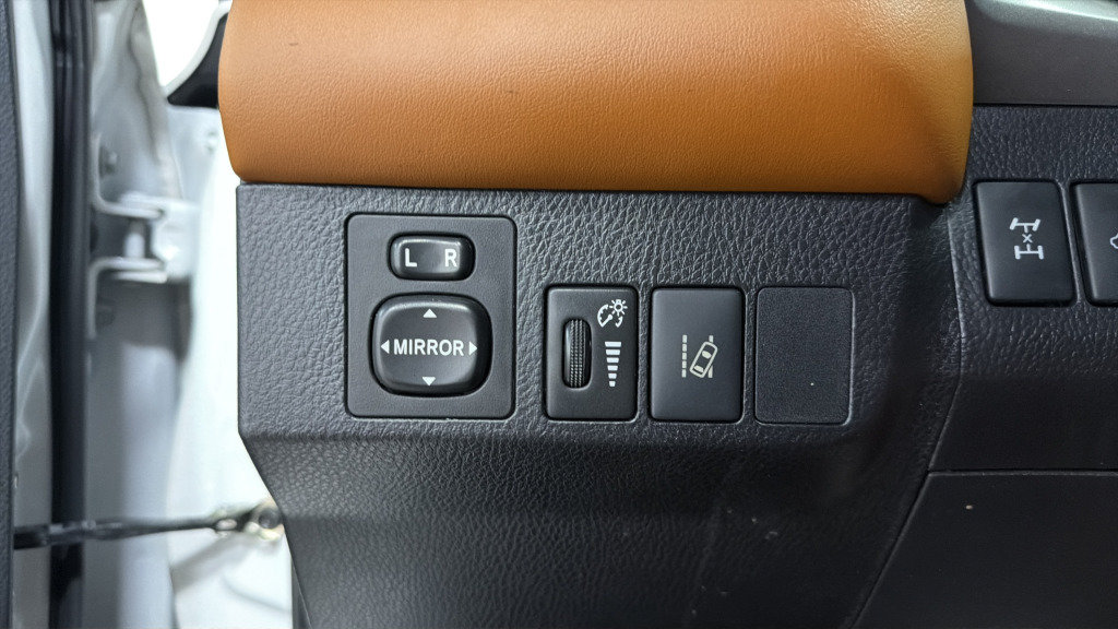 Used 2017 Toyota RAV4 Limited w/ Advanced Technology Package AWD/4WD image 22