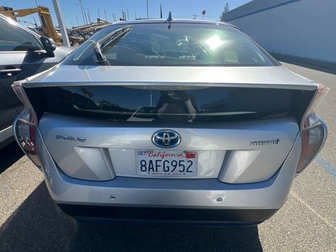 Used 2017 Toyota Prius Two w/ Prius Two Safety Plus Package FWD image 5