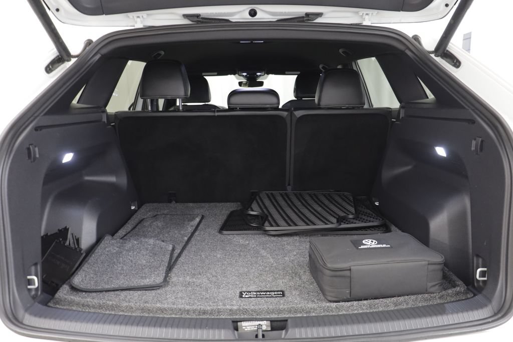 Certified 2024 Volkswagen Atlas Cross Sport SE AWD/4WD image 16