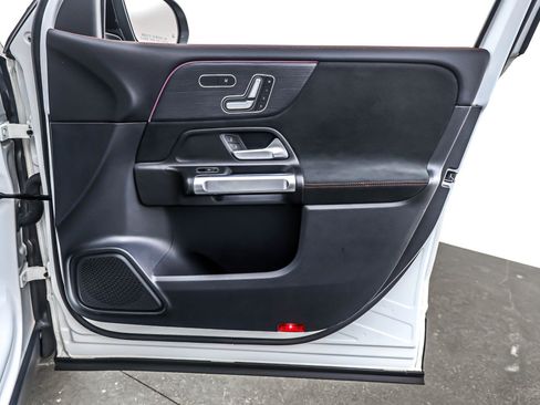 Used 2022 Mercedes-Benz GLB 35 AMG 4MATIC image 24