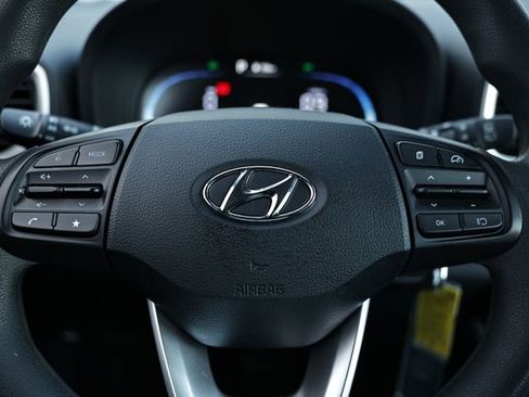 Used 2023 Hyundai Venue SE image 29
