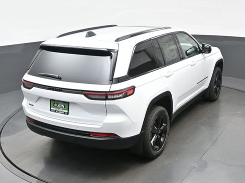 New 2025 Jeep Grand Cherokee Altitude image 22