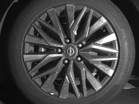 Used 2025 Nissan Altima 2.5 SV FWD image 12