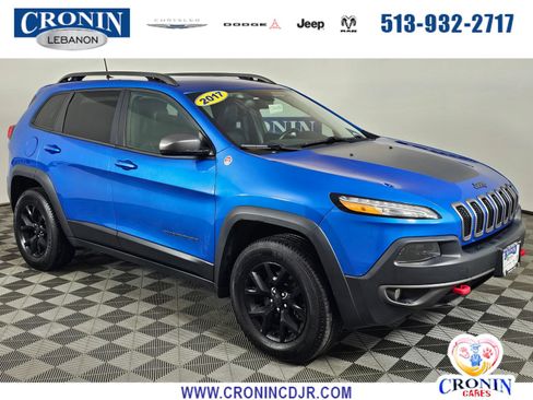 Used 2017 Jeep Cherokee Trailhawk AWD/4WD image 1