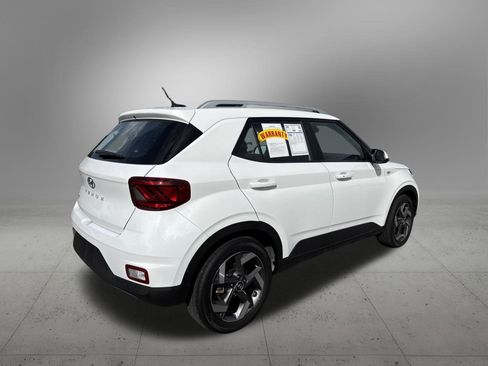 Used 2025 Hyundai Venue SEL FWD image 4