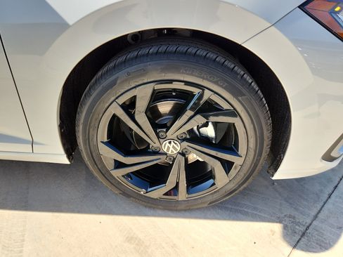 New 2026 Volkswagen Jetta SE FWD image 9