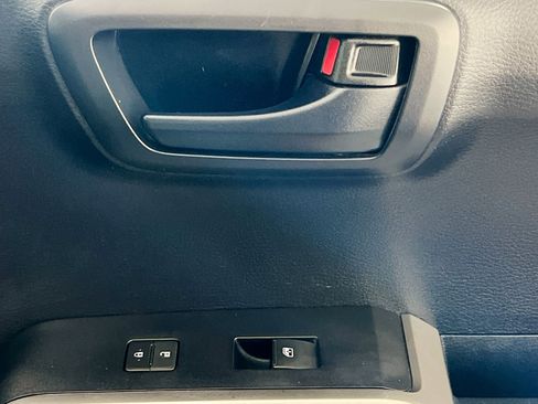 Used 2018 Toyota Tacoma SR5 image 31