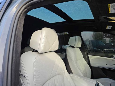 Used 2025 BMW X7 xDrive40i w/ Executive Package image 13