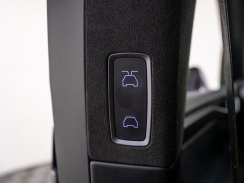 Used 2018 Tesla Model X 100D image 16