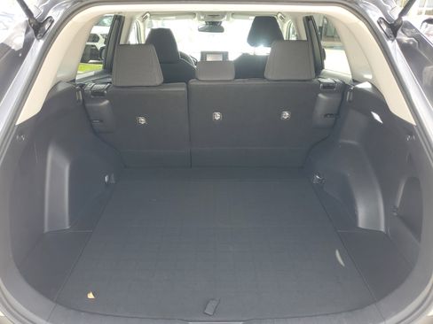 Used 2021 Toyota RAV4 LE FWD image 9