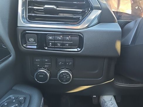 Used 2025 GMC Yukon Denali image 22