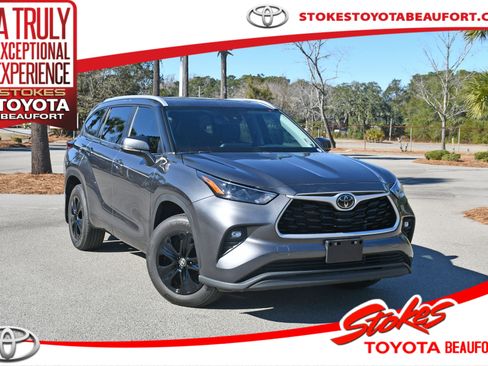 Certified 2024 Toyota Highlander LE image 1