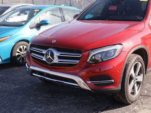 Used 2019 Mercedes-Benz GLC 300 w/ Parking Assistance Package image 5