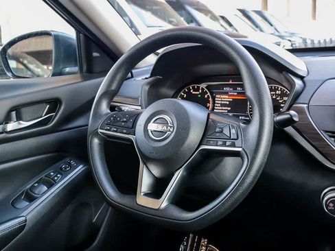 Used 2024 Nissan Altima 2.5 SV FWD image 18