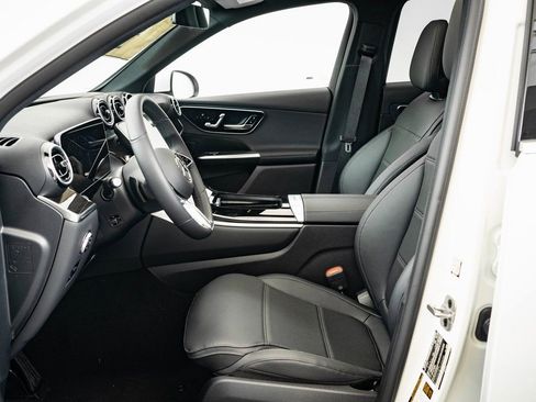Used 2025 Mercedes-Benz GLC 300 4MATIC image 21