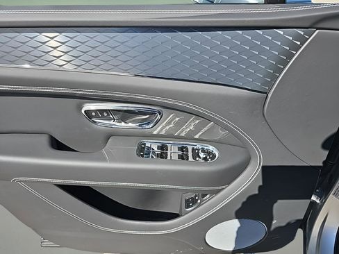 New 2024 Bentley Bentayga image 15