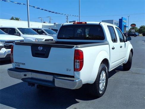 Used 2019 Nissan Frontier SV image 3