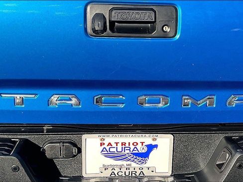 Used 2018 Toyota Tacoma TRD Sport image 32