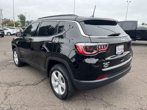 Used 2019 Jeep Compass Latitude w/ Popular Equipment Group AWD/4WD image 5