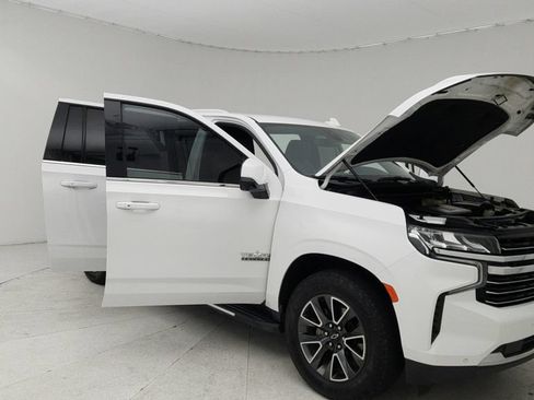 Used 2021 Chevrolet Suburban LT w/ Luxury Package RWD image 9