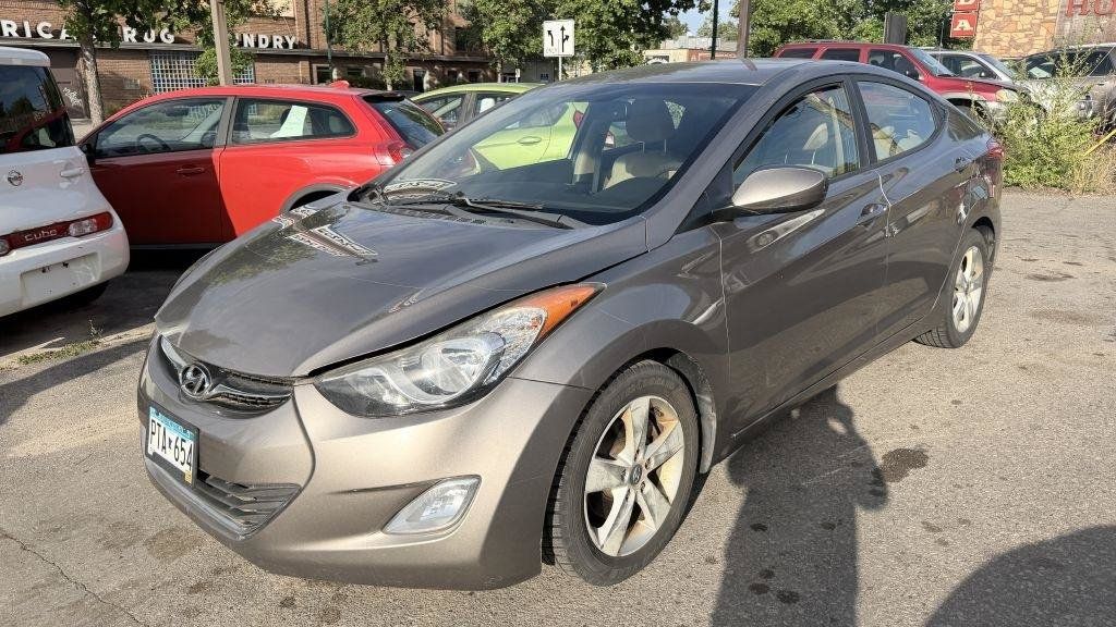 Used 2012 Hyundai Elantra GLS w/ Preferred Pkg 3 FWD image 2