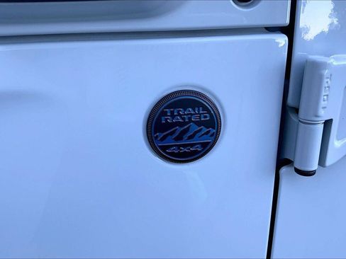 Used 2022 Jeep Wrangler Unlimited Rubicon 4xe AWD/4WD image 8
