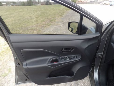 Used 2025 Nissan Versa S w/ Trunk Package image 10