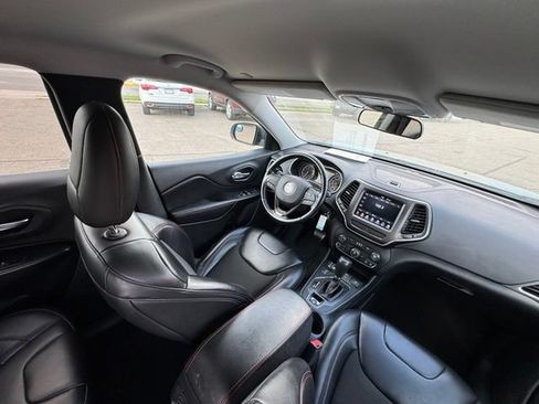 Used 2020 Jeep Cherokee Trailhawk w/ Cold Weather Group AWD/4WD image 25