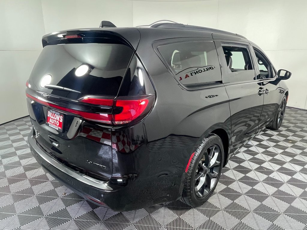 Used 2024 Chrysler Pacifica Limited w/ S Appearance Package FWD image 8