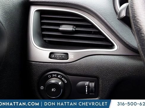 Used 2019 Jeep Cherokee Latitude w/ Popular Appearance Group FWD image 10