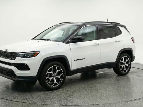 Used 2025 Jeep Compass Limited image 3