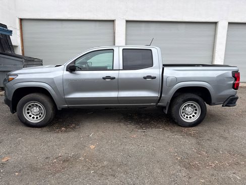Used 2024 Chevrolet Colorado W/T image 2