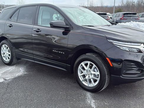 Used 2023 Chevrolet Equinox LS w/ LS Convenience Package image 2