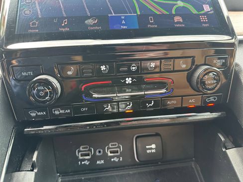 Used 2024 Jeep Grand Cherokee Summit w/ Luxury Tech Group V AWD/4WD image 26