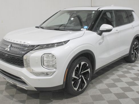 Used 2024 Mitsubishi Outlander 4WD Plug-In Hybrid image 39