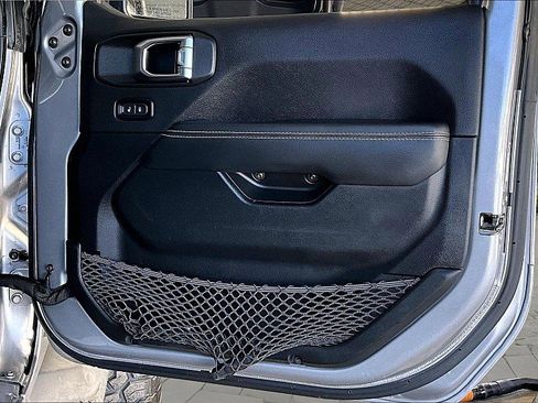 Used 2020 Jeep Wrangler Unlimited Sahara image 18