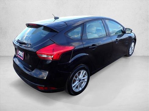 Used 2017 Ford Focus SE FWD image 4
