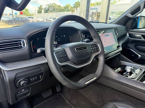 Used 2024 Jeep Wagoneer Series III AWD/4WD image 7
