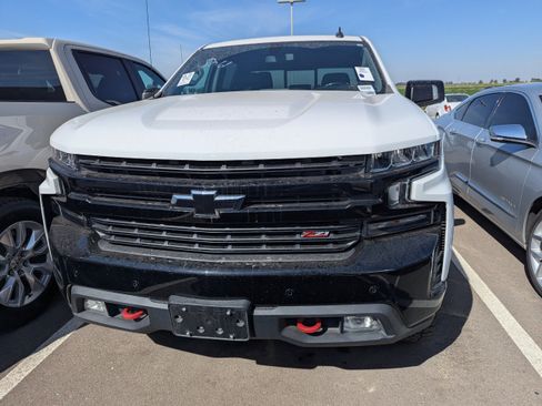 Used 2021 Chevrolet Silverado 1500 LT Trail Boss w/ Convenience Package II AWD/4WD image 3