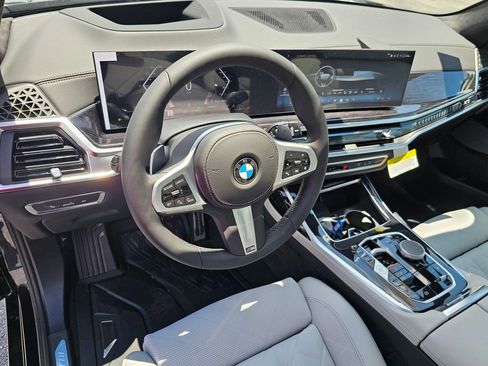 Used 2026 BMW X7 xDrive40i w/ M Sport Package image 15