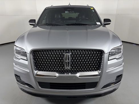 Used 2023 Lincoln Navigator Reserve image 3