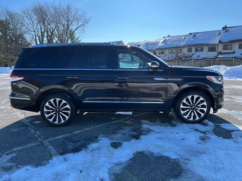 Used 2024 Lincoln Navigator Reserve image 12