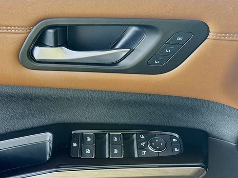 Used 2024 Nissan Pathfinder Platinum image 21