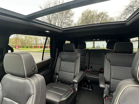 Used 2021 Chevrolet Tahoe Premier w/ Premium Package image 25