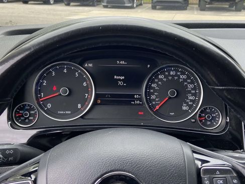 Used 2017 Volkswagen Touareg Sport AWD/4WD image 36
