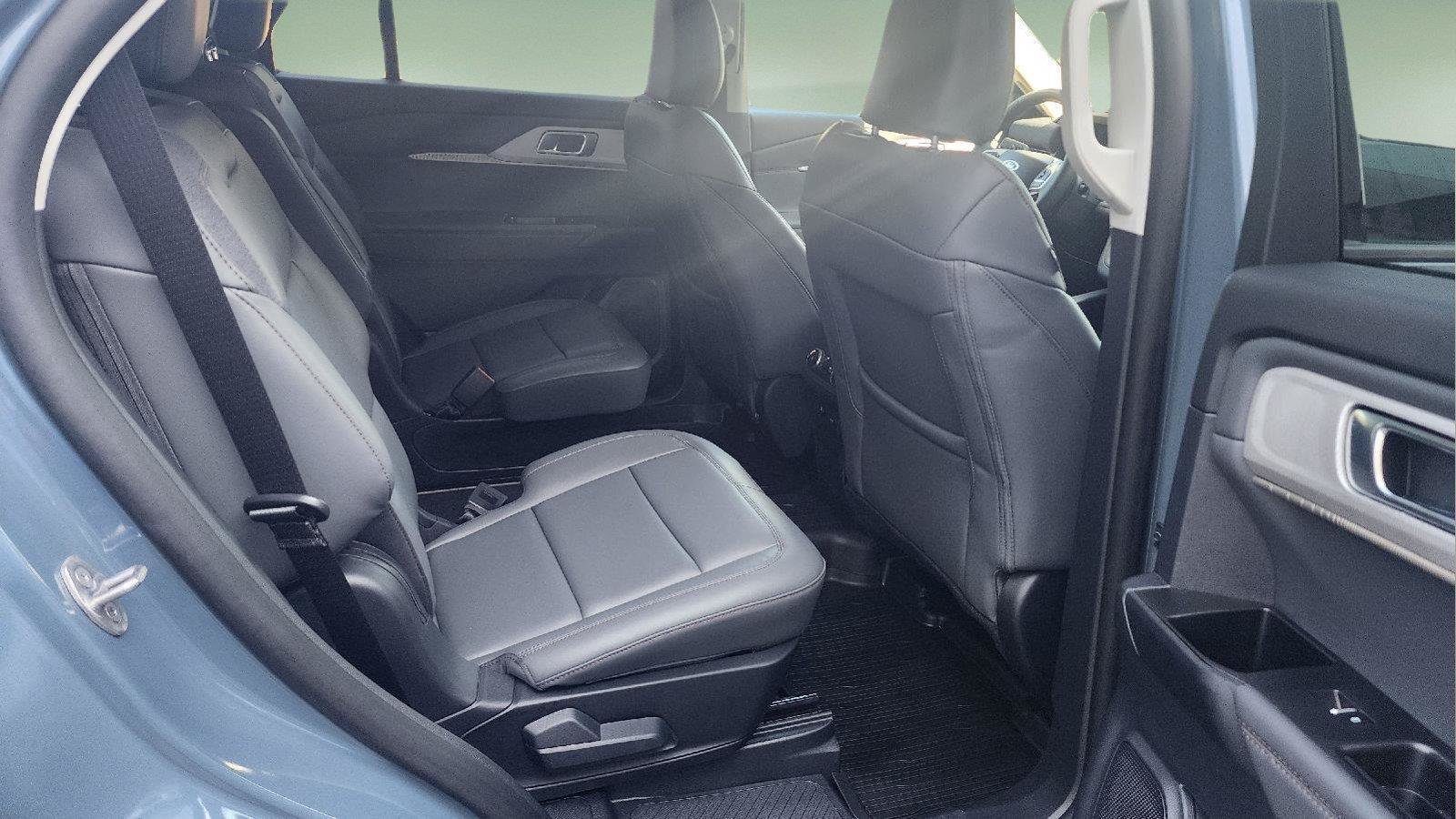 Used 2026 Ford Explorer Active w/ Active Comfort Package AWD/4WD image 18