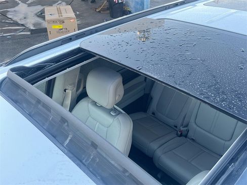 Used 2024 Jeep Wagoneer 4WD w/ Premium Group I image 23