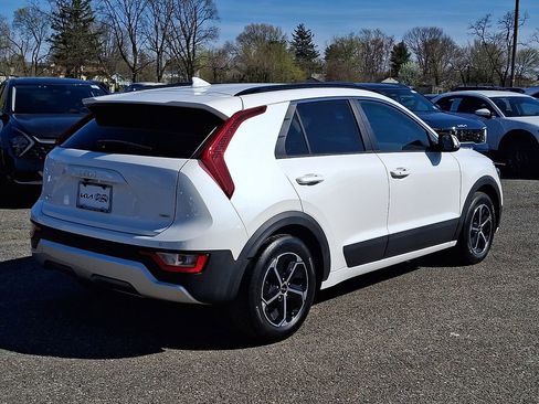 Certified 2023 Kia Niro EX FWD image 7