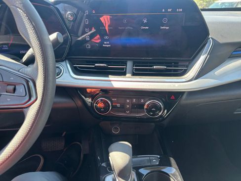 Used 2025 Chevrolet Trax LT image 17