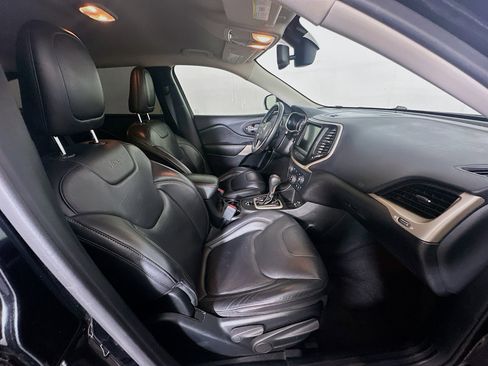 Used 2018 Jeep Cherokee Limited FWD image 30